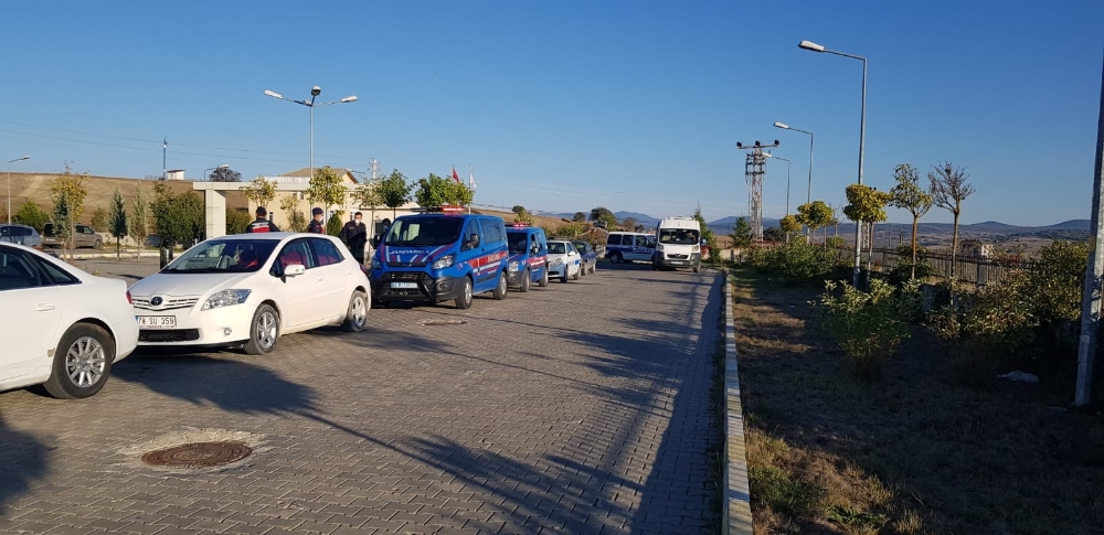 Kız kaçırma kavgasında bıçaklar konuştu: 1’i ağır 3 yaralı