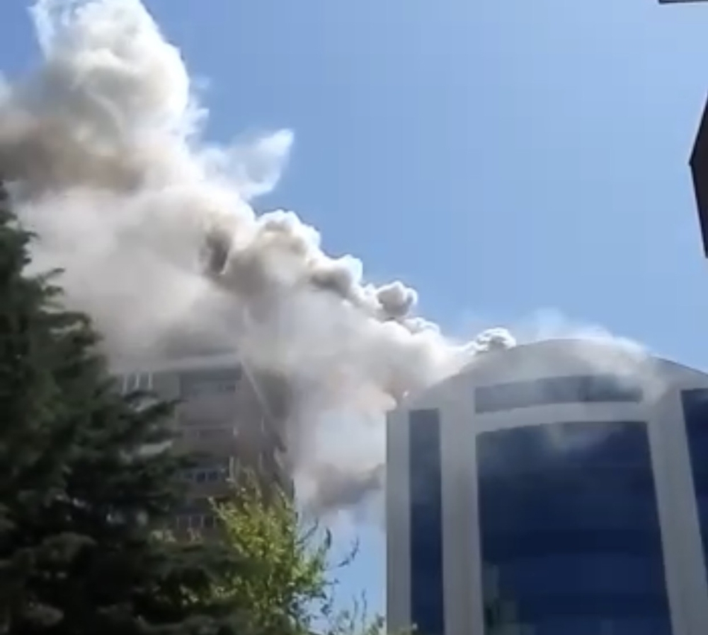 Kız yurdunda yangın çıktı sosyal mesafe unutuldu