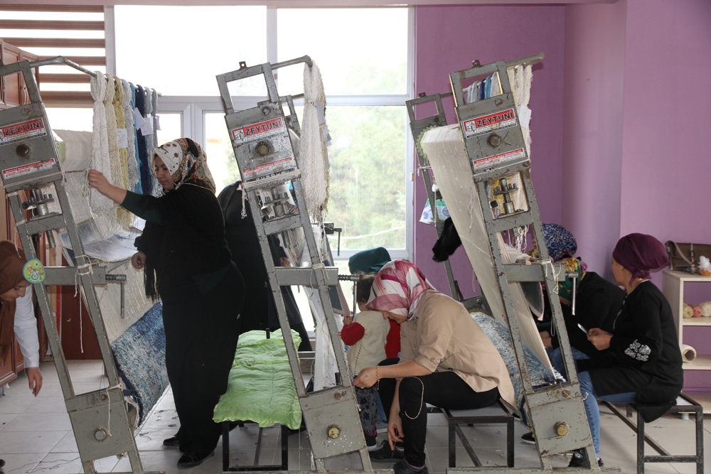 Kızıltepeli Kadınların Dokuduğu İpek Halılar Yurt Dışına İhraç Ediliyor