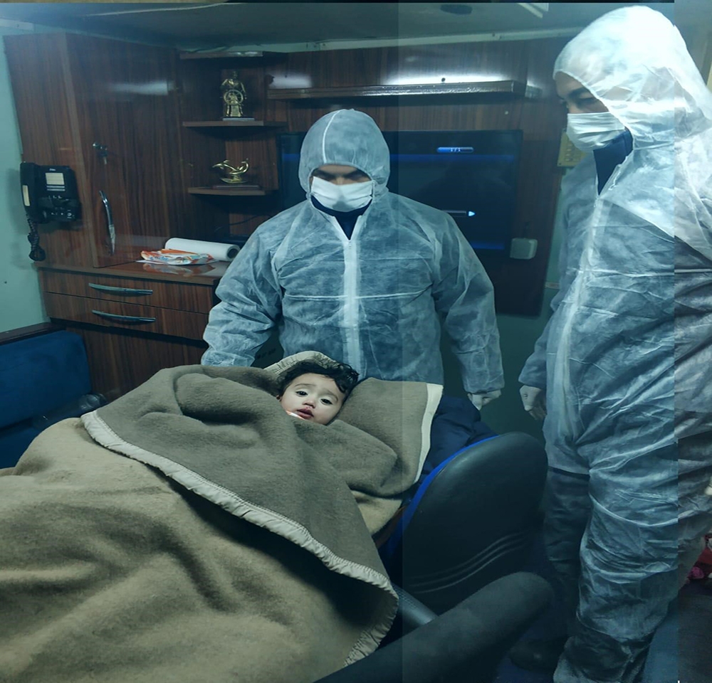 KKTC’de denizin içinde donmak üzere olan 1 yaşındaki göçmen bebek kurtarıldı