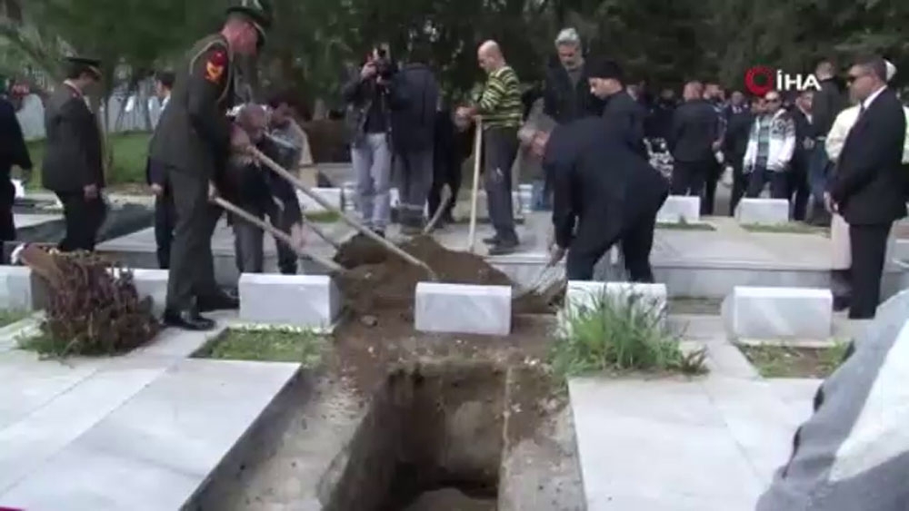 KKTC’deki şehitler 46 yıl sonra kendi mezarlarına defnedildi