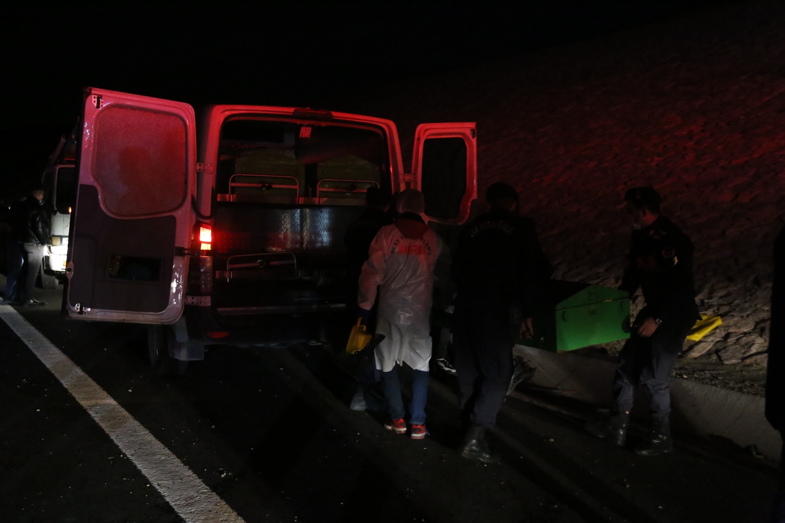 Kocaeli’deki feci kazada ölen Fahri Başkonsolos ile 2 kişinin cenazesi morga kaldırıldı