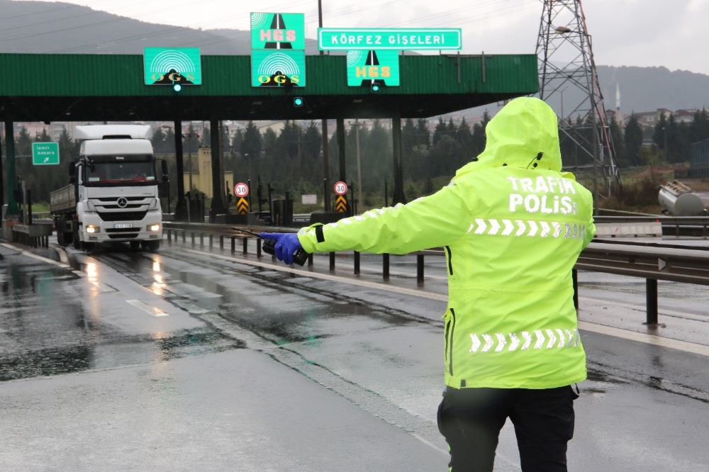 Kocaeli’nin 2 TEM girişi korona virüs tedbirleri kapsamında kapatıldı