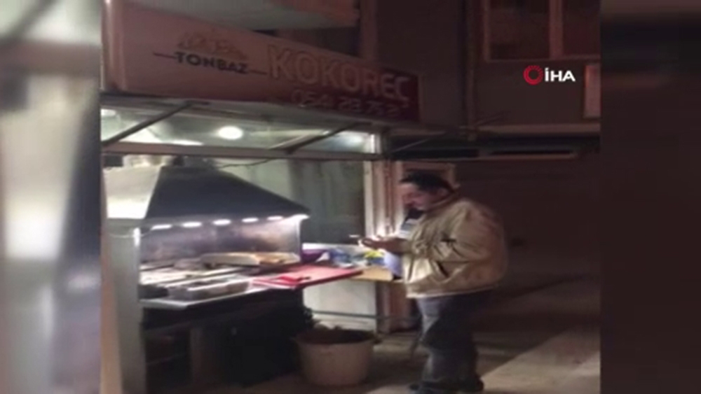 Kokoreççi görünümlü gece kulübüne polis baskını