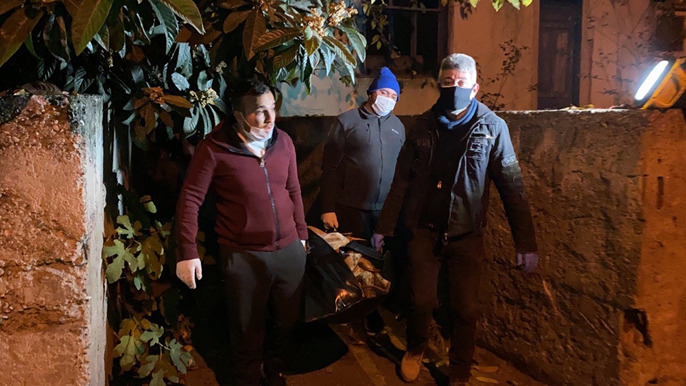 Komşuları 15 gündür haber alamadı, evinde ölü bulundu