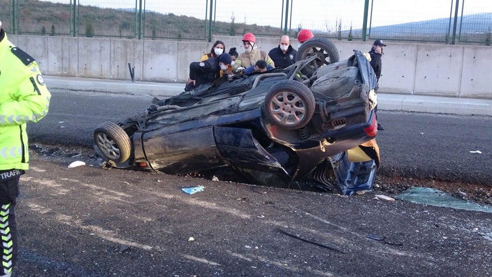 Kontrolden çıkan otomobil beton bariyere çarpıp savruldu: 1 ölü