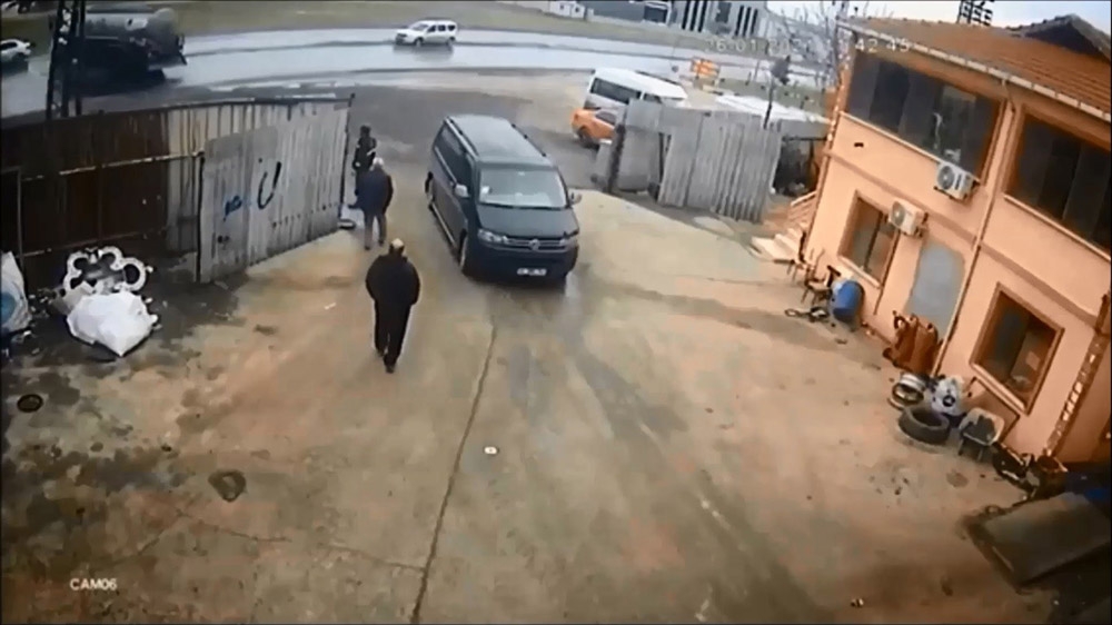 Kontrolden çıkan tanker karşı şeride böyle geçti