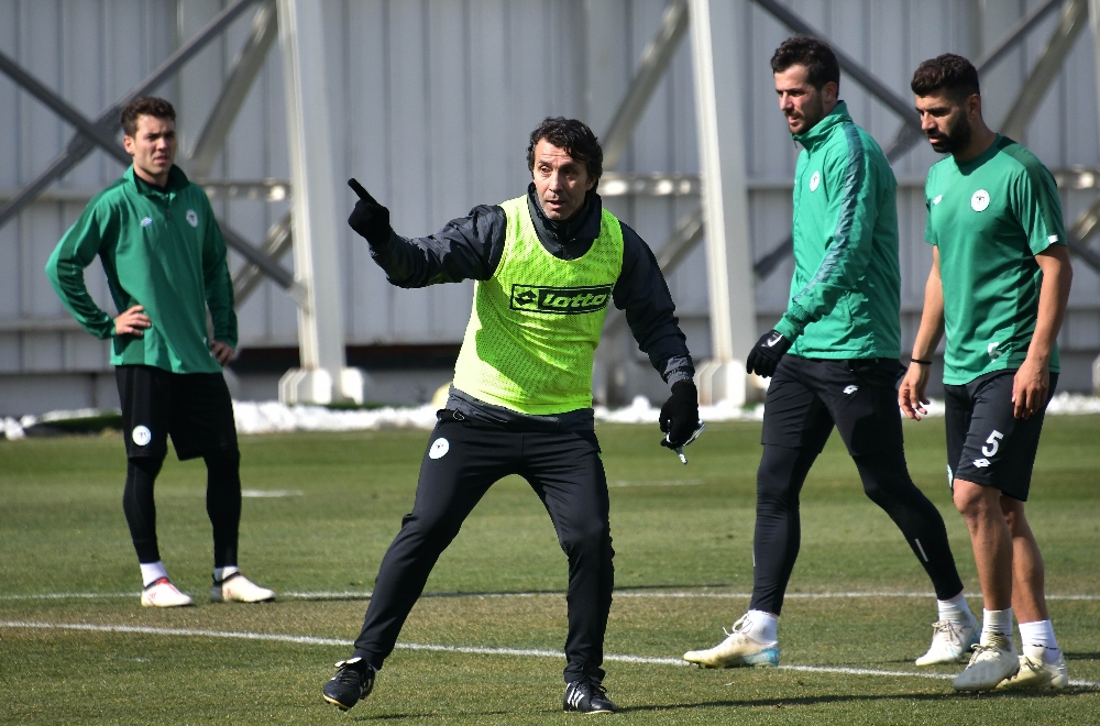 Konyaspor, Bülent Korkmaz’la ilk antrenmanına çıktı