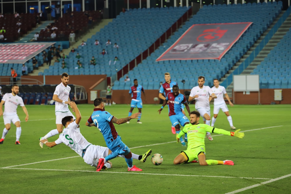 Konyaspor ligde kalmayı garantiledi