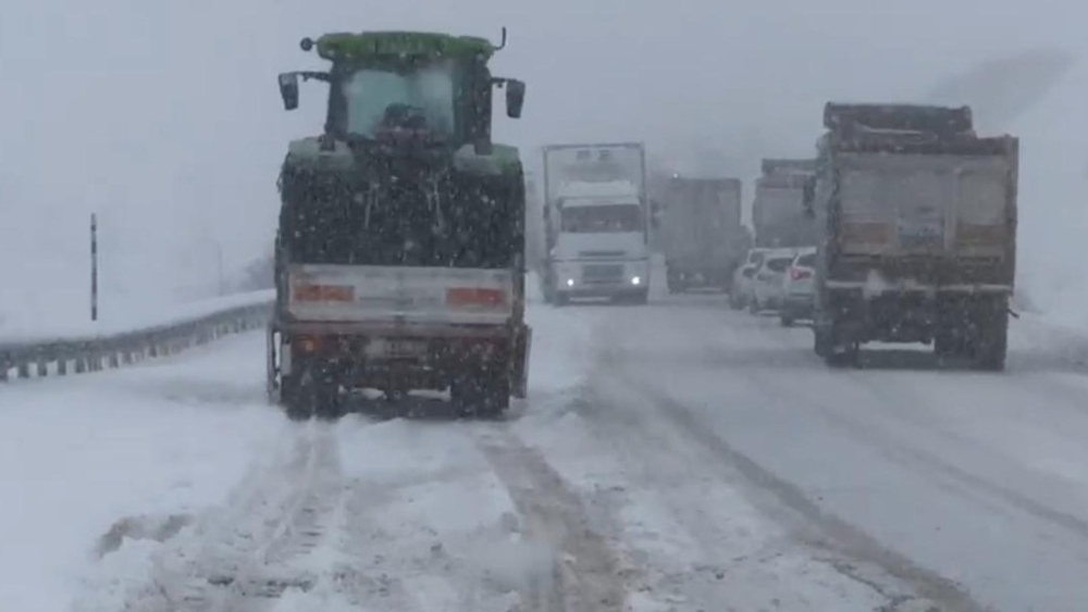 Kop Dağı Geçidi’nde trafik durma noktasına geldi