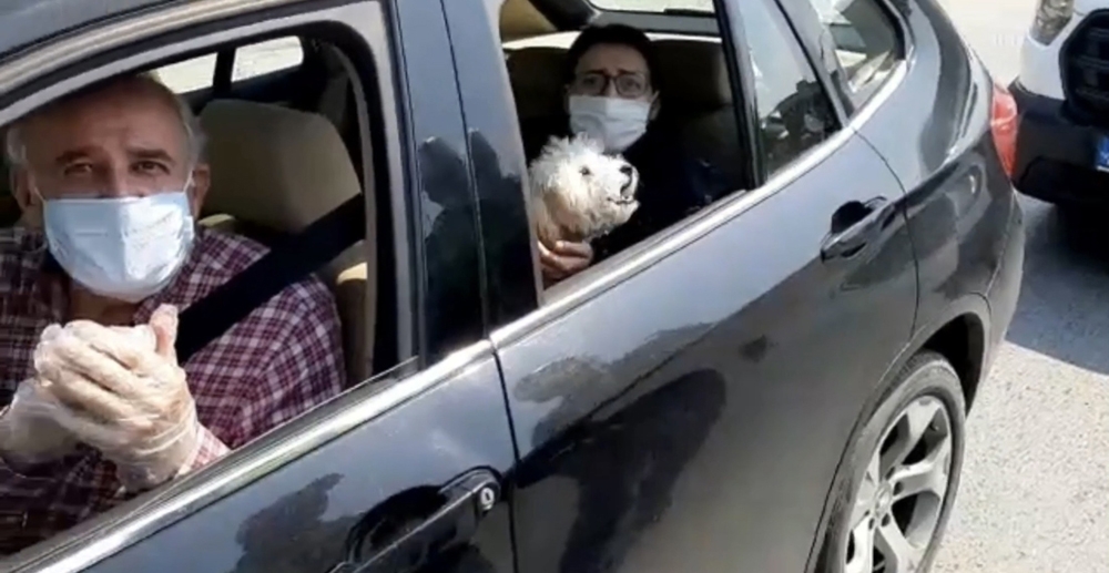 Köpeğini ameliyata götüren çiftle polisin diyaloğu dikkat çekti