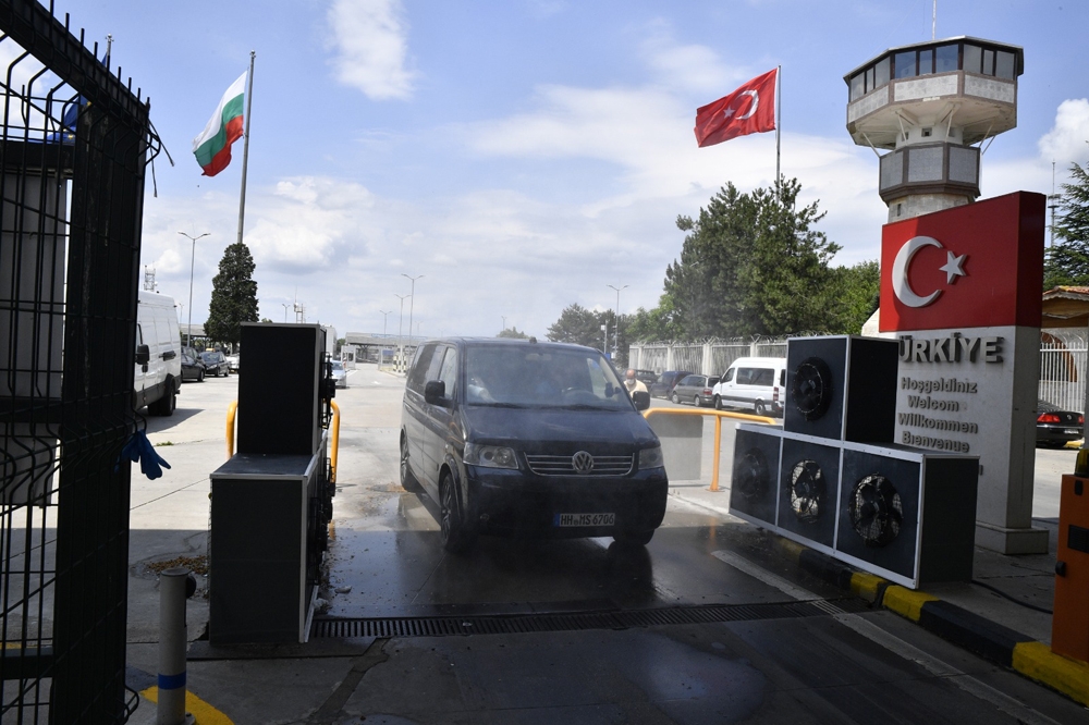 Korona için sınır kapılarına fanlı dezenfektan üniteleri kuruldu