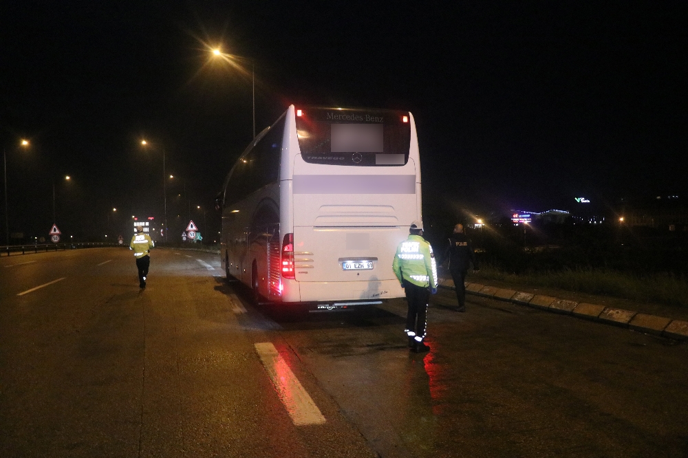 Korona testi sonucu beklemeyen kadının bindiği otobüs Bolu’da durduruldu