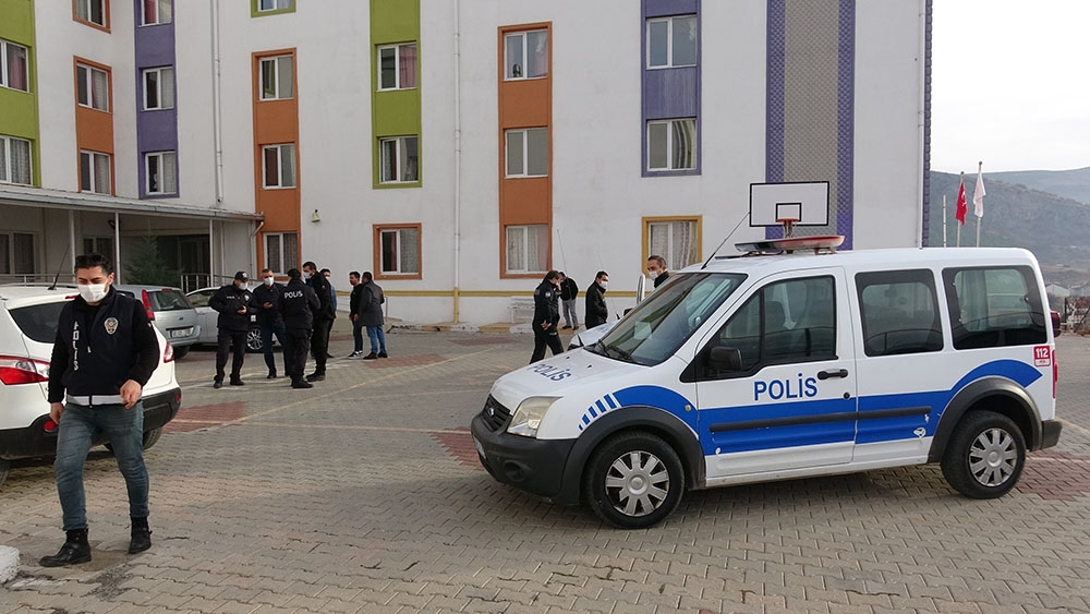 Korona virüs hastası, perde yardımı ile yerleştirildiği yurttan kaçtı