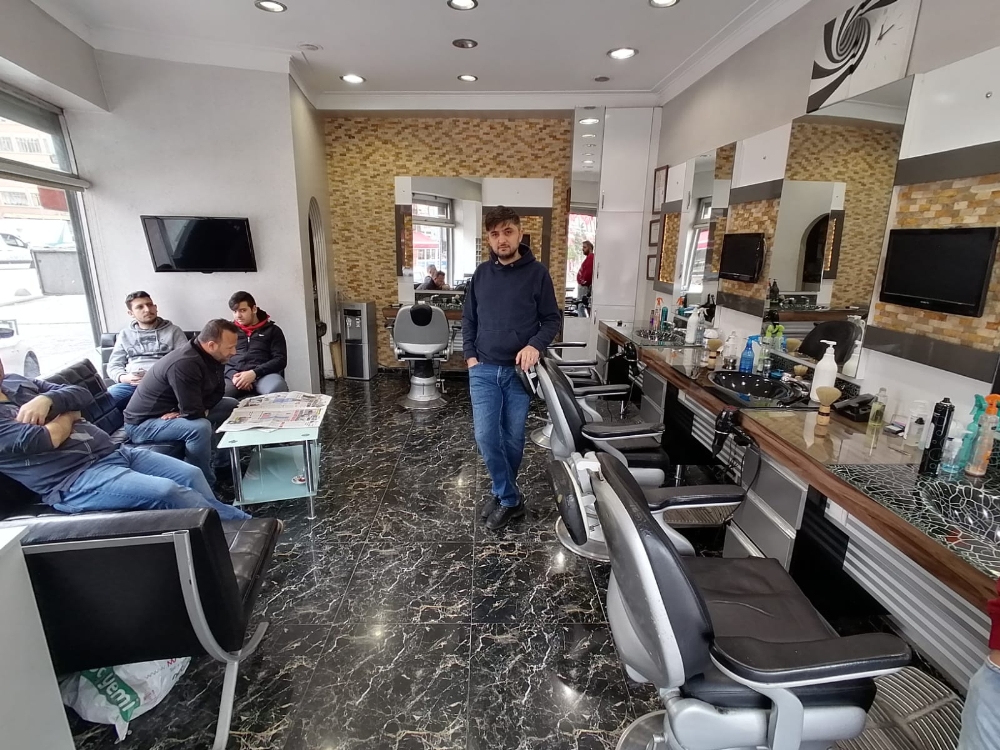 Korona virüs nedeniyle berberler boş kaldı