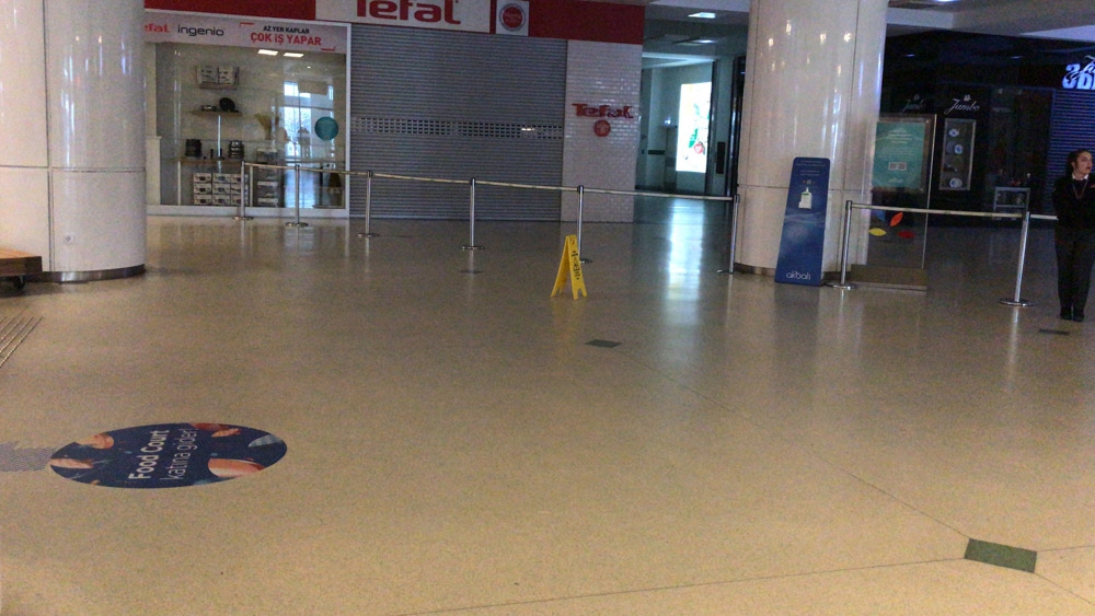 Korona virüs salgını tehlikesiyle Esenyurt’ta AVM kapandı