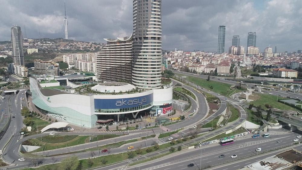 Korona virüs tedbirleri kapsamında kapatılan Akasya AVM havadan görüntülendi