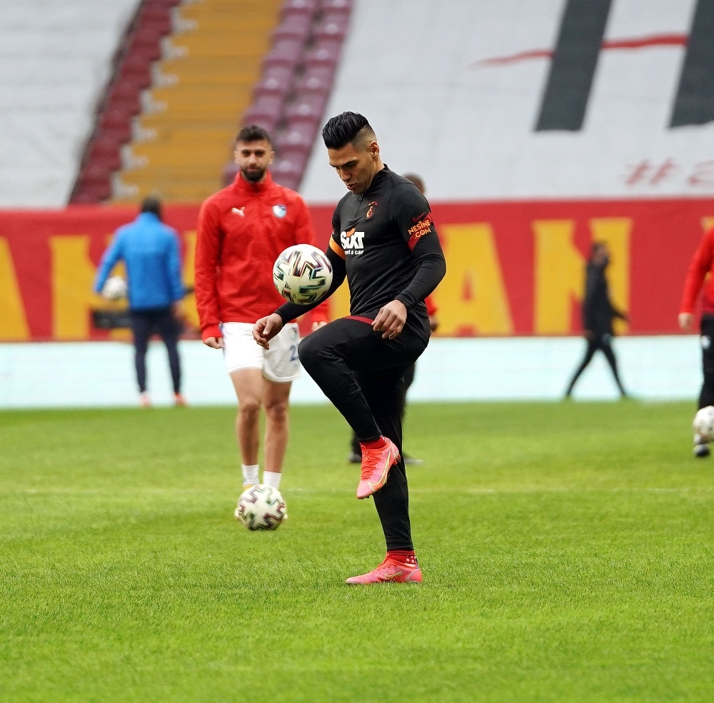Korona virüs testi pozitif çıkan Falcao idmanda yer almadı