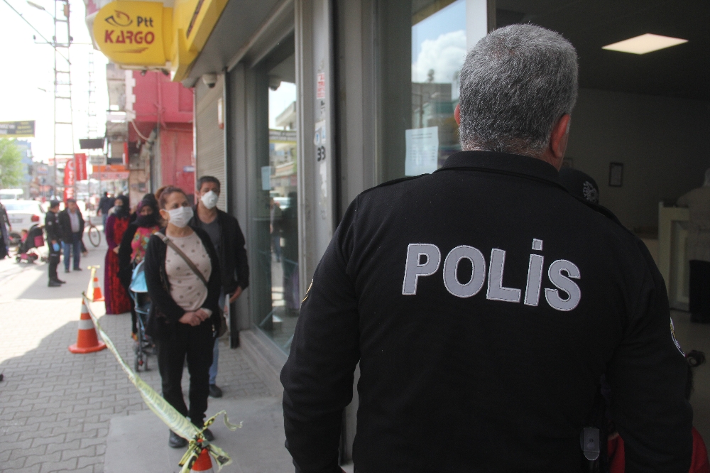 Korona virüs yardımında sosyal mesafe uyarısı