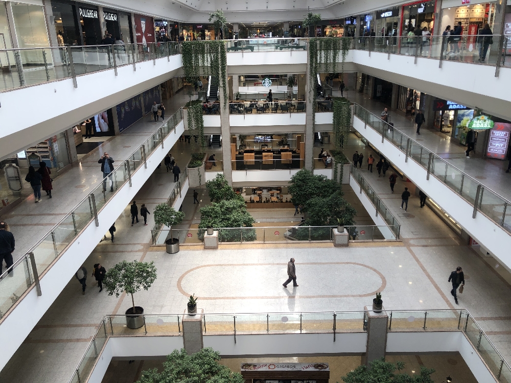 Korona virüsü alışveriş merkezlerini vurdu