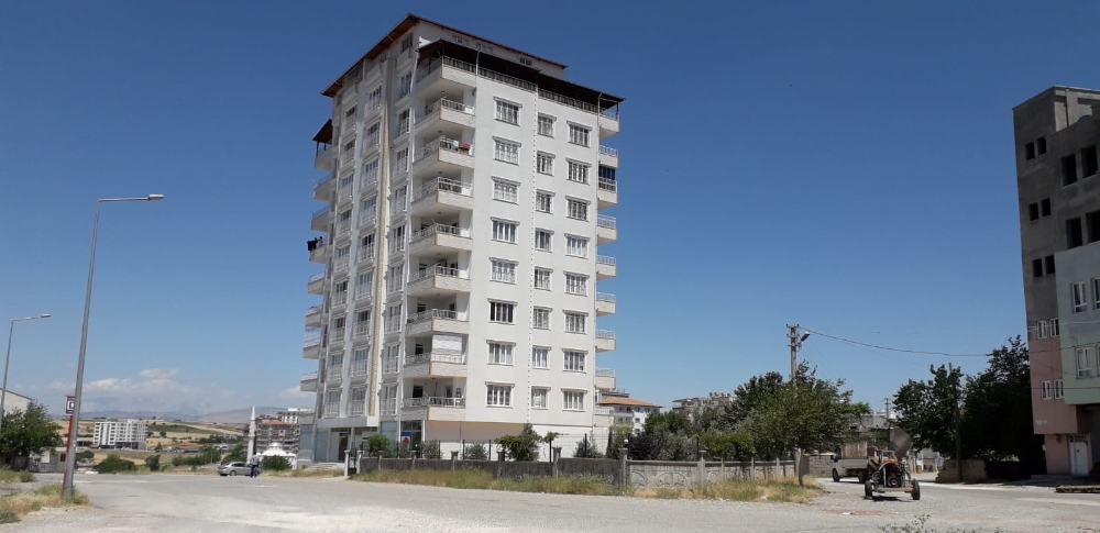 Koronadan iki kişinin öldüğü bina karantinaya alındı