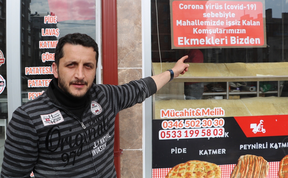 Koronavirüs nedeniyle işsiz kalanlara ekmeği ücretsiz veriyor
