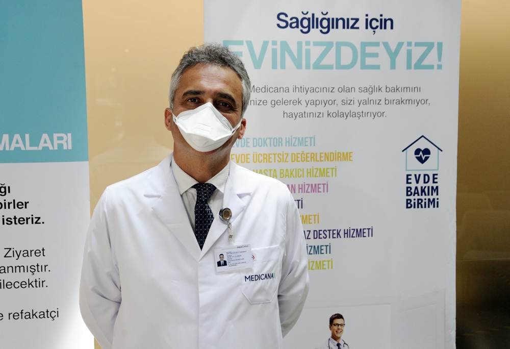 Koronavirüsü yenen doktorlar görevlerine devam etmek için gün sayıyor