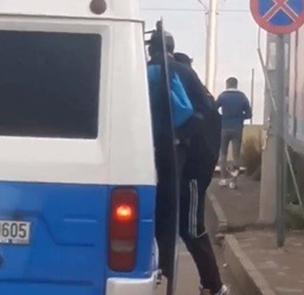Koronaya inat minibüsten 28 kişi çıktı