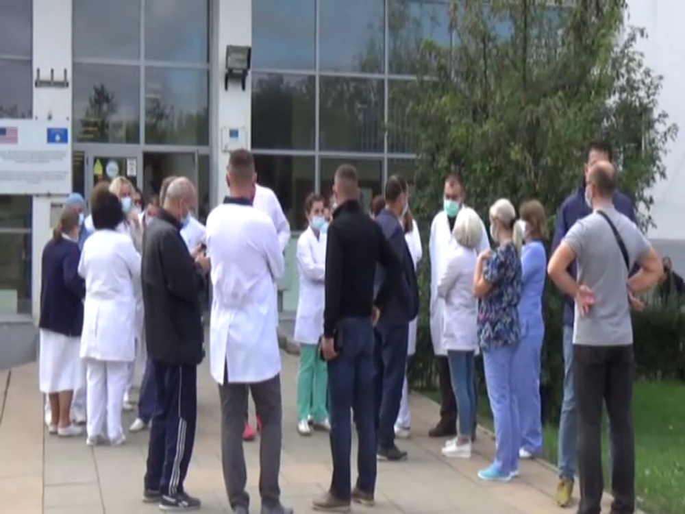 Kosovalı sağlık çalışanları can güvenliklerinin sağlanmasını talep ediyor