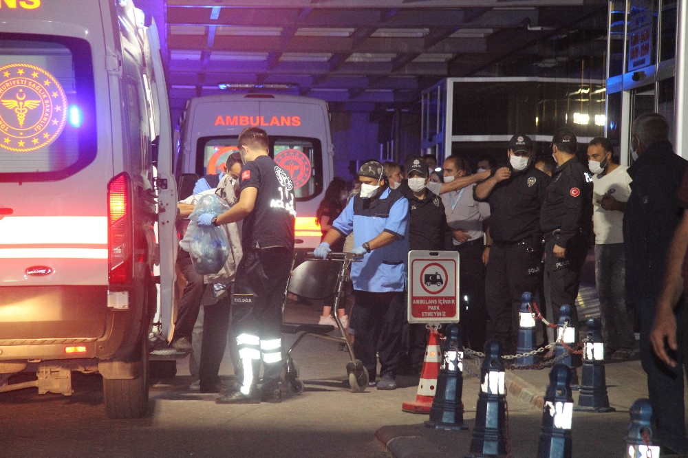 Köyde iki aile arasında silahlı taşlı sopalı kavga: 8 yaralı