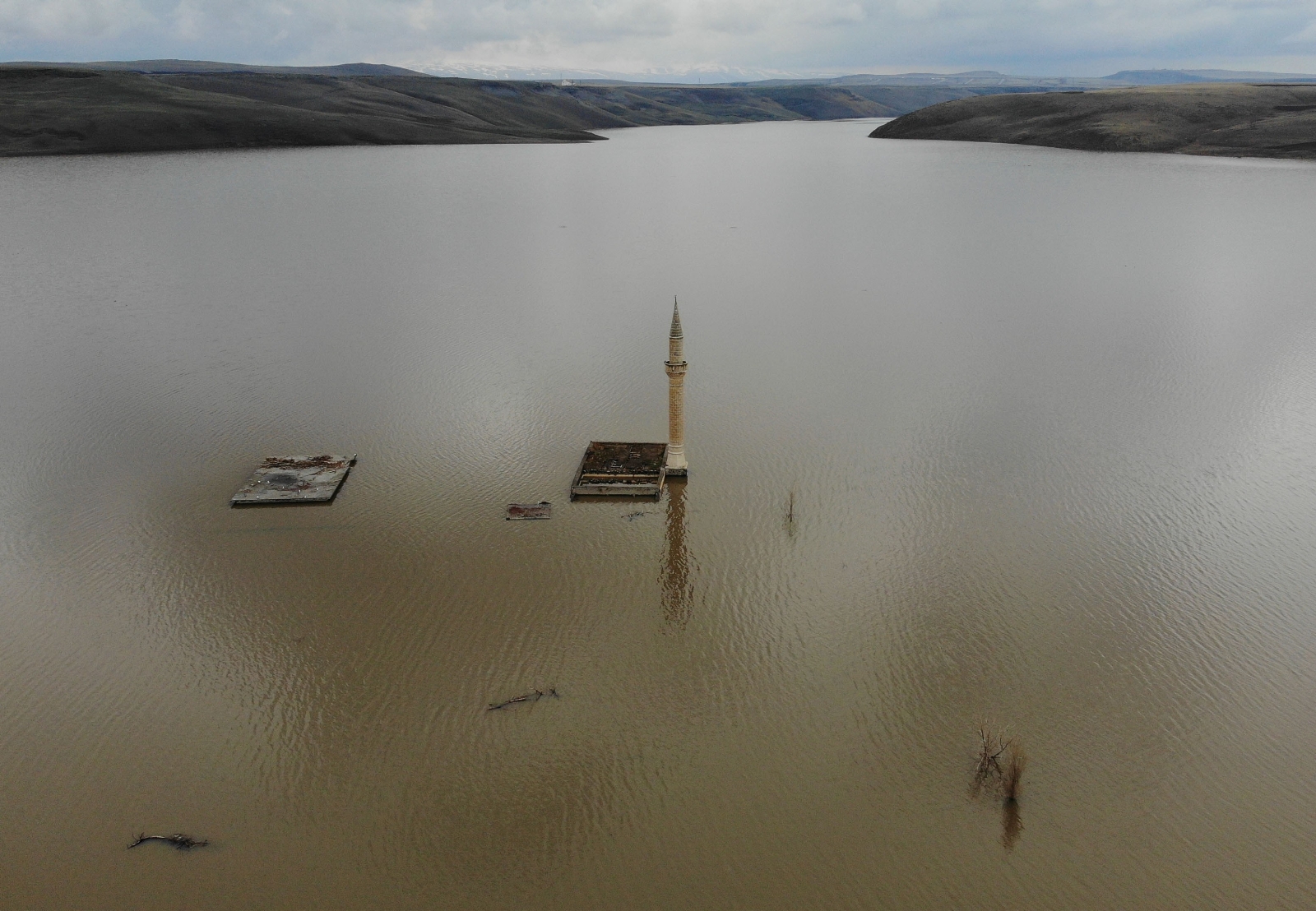 Köylerden geriye sadece cami minareleri kaldı