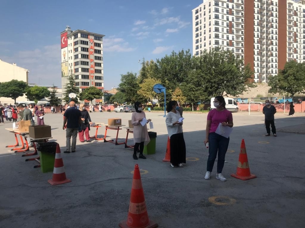 KPSS sınavı korona virüs tedbirleri ile başladı