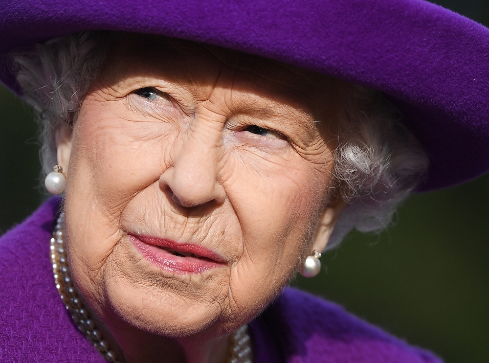 Kraliçe Elizabeth, Boris Johnson ile görüştü