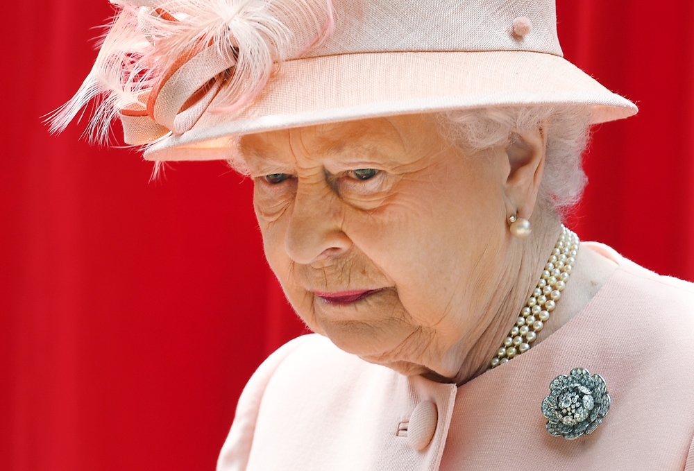 Kraliçe II. Elizabeth, 7 ay sonra ilk resmi ziyareti için dışarı çıktı