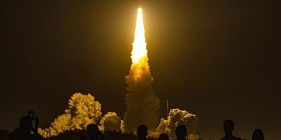 Kritik aşama geçildi: Artemis, Ay'ın uzak tarafına yaklaşıyor