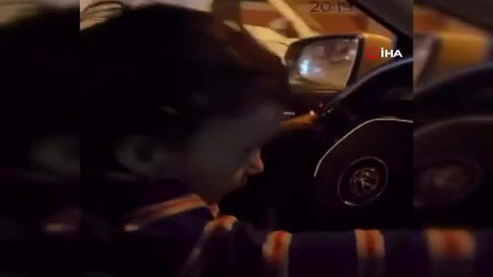 Kucağında bebekle araç kullanan sürücü yakalandı