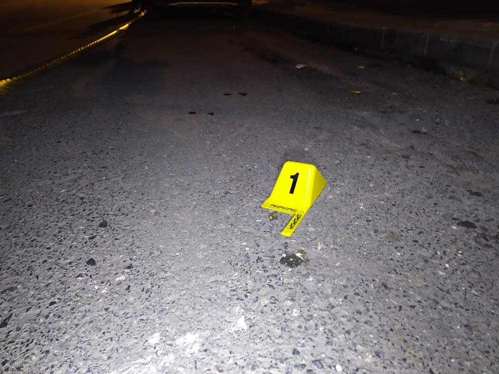 Küçükçekmece’de evin garajı motosikletli şahıslarca kurşunlandı