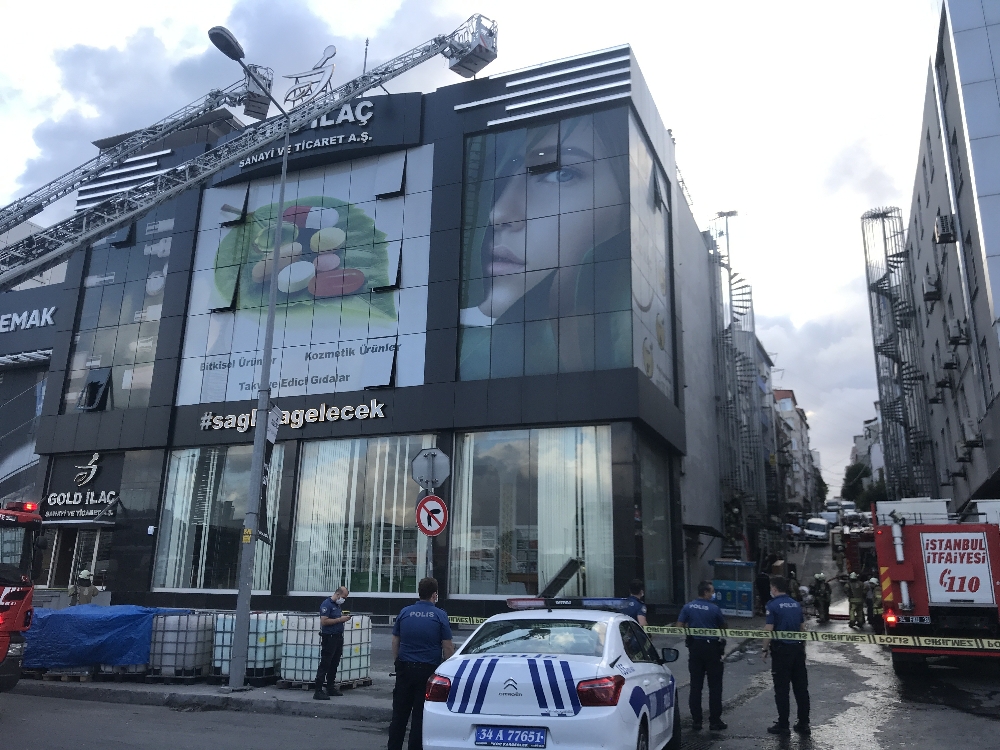 Küçükçekmece’de ilaç fabrikasında yangın