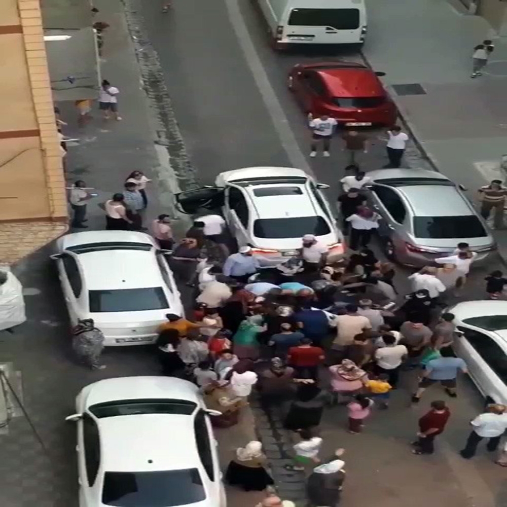 Küçükçekmece’de korku dolu anlar: İki çocuğa araç çarptı