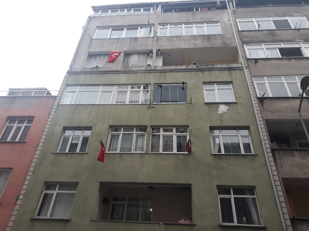 Küçükçekmece’de korkunç olay: Annesini boğarak öldürdü