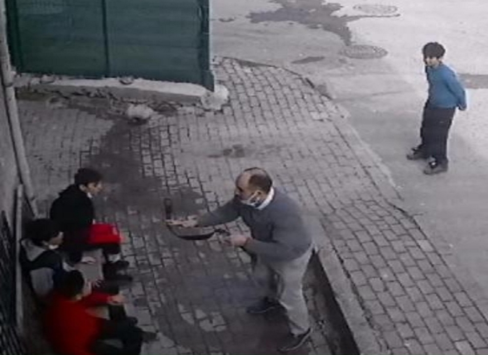 Küçükçekmece’de küçük çocuklara kemerli saldırı