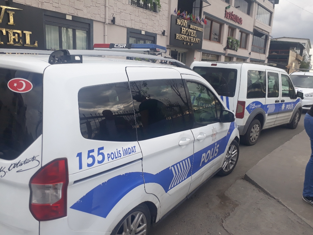 Küçükçekmece’de silahlı kavga: 3 yaralı