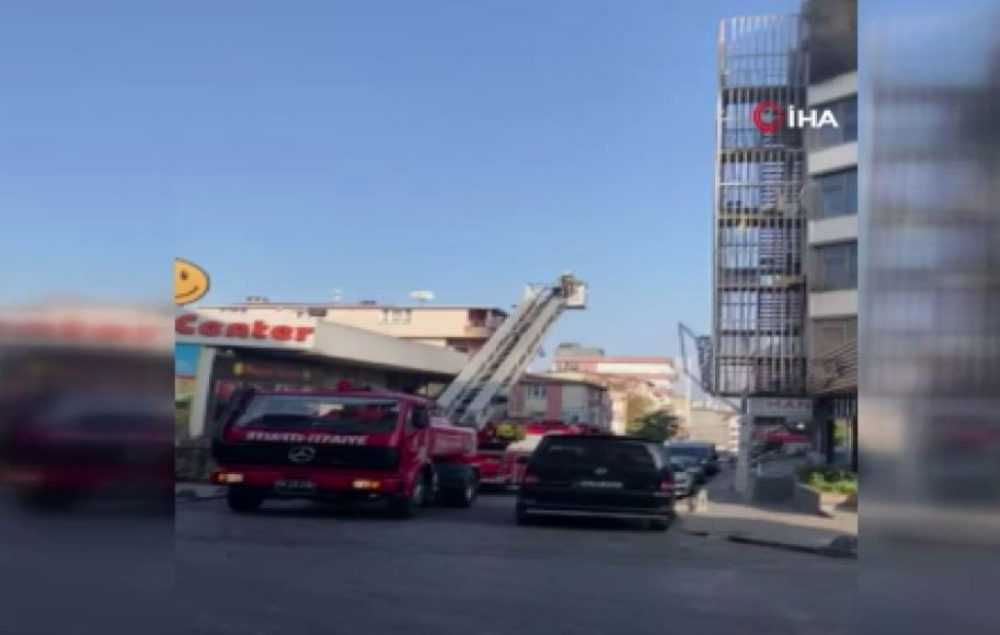 Küçükçekmece’de tekstil binasında yangın