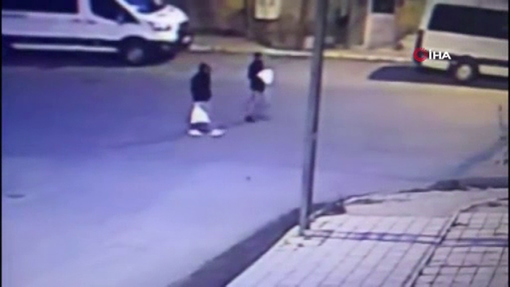 Küçükçekmece’de yeni doğmuş bebeği sokağa terk ettiler