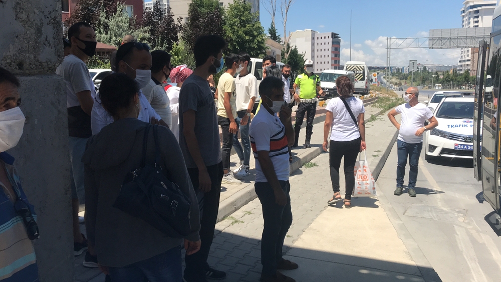 Küçükçekmece’deki denetimlerde 2 minibüsten 36 yolcu fazla çıktı