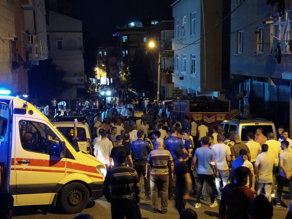 Küçükçemece’de ‘kız kaçma’ kavgasında sokak savaş alanına döndü