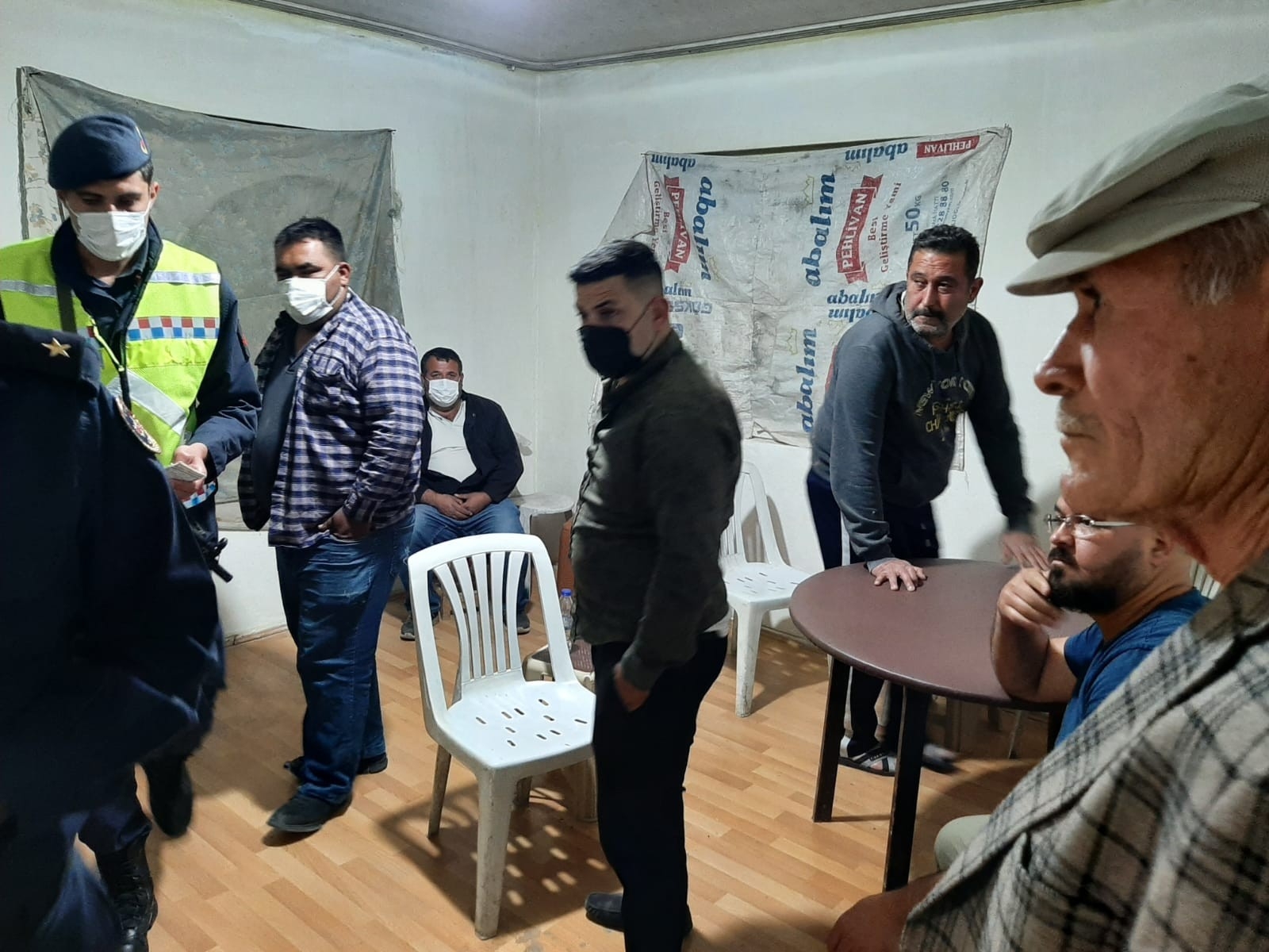 Kumar baskınında mutfak dolabının içinden çıktı