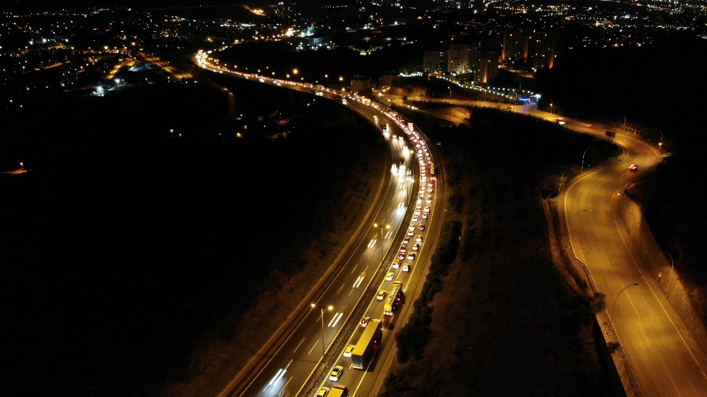 Kurban Bayramı için yola çıkanların TEM’de oluşturduğu yoğunluk arttı