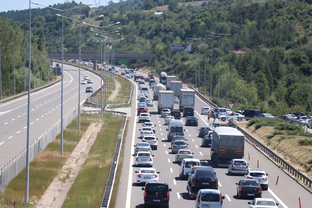Kurban Bayramı trafiği sürüyor