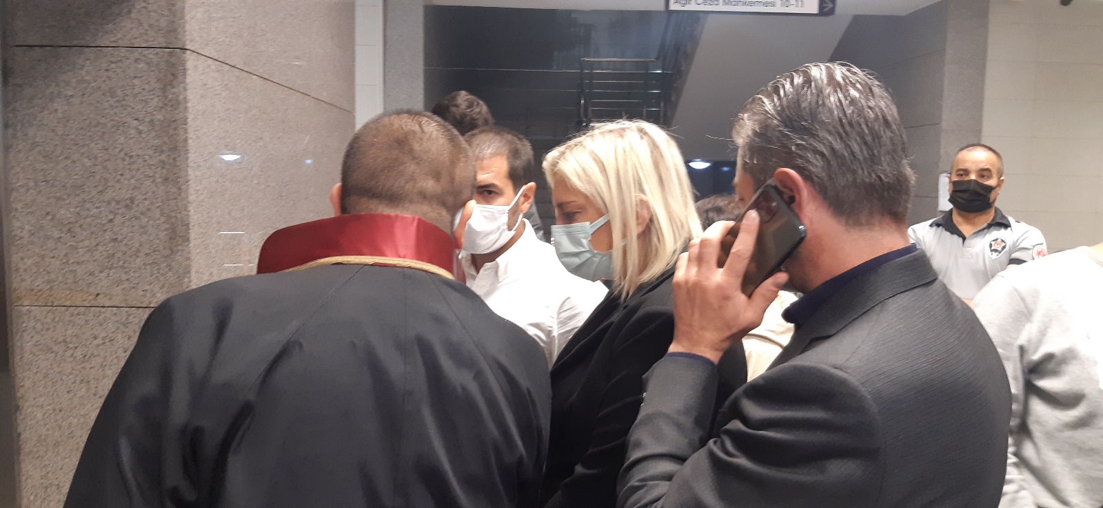 Kuryeyi alıkoyduğu iddia edilen İpek Hattat hakim karşısında